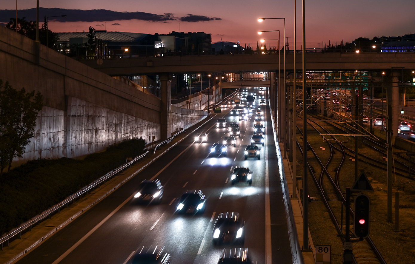«Κόκκινο» το οδικό δίκτυο στην Αττική: Συμφόρηση στον Κηφισό, μποτιλιάρισμα στην Κηφισίας