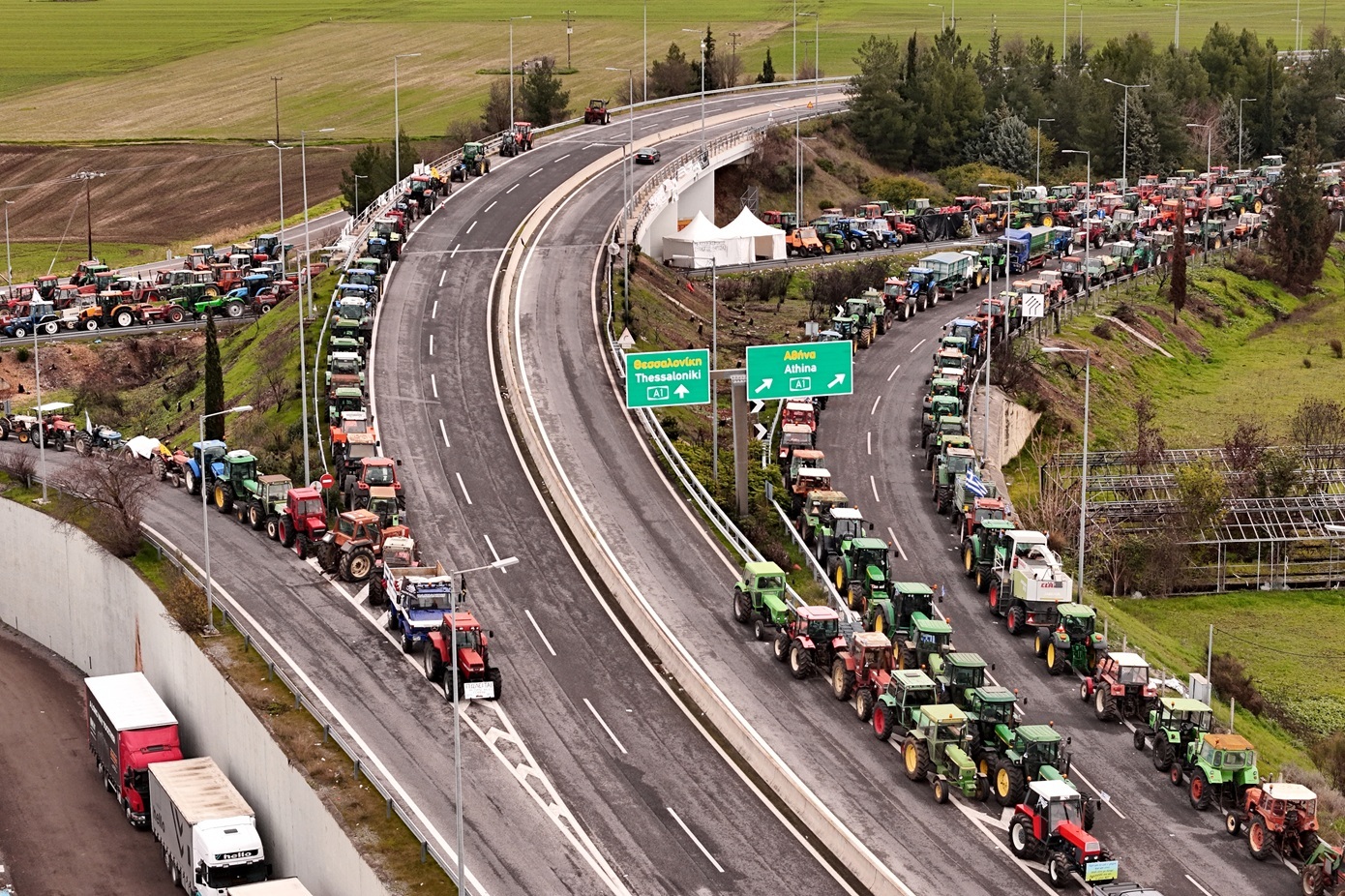 Εστιασμένοι στην καθοριστική πανελλαδική σύσκεψη της Κυριακής οι αγρότες – Ανεμπόδιστες οι μετακινήσεις στο εθνικό δίκτυο