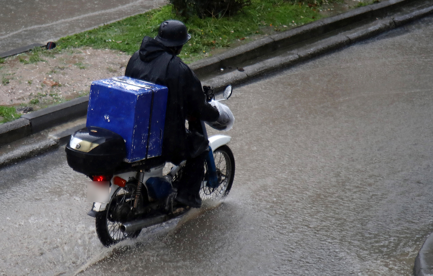 Πώς οι υπάλληλοι θα θωρακιστούν από την κακοκαιρία – Κατευθύνσεις της ΓΣΕΕ