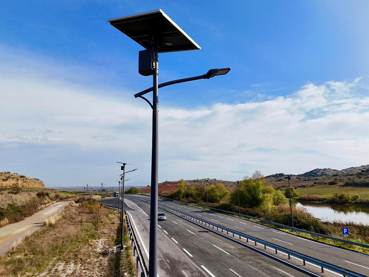 Θεσσαλία: Τοποθετούνται 6.100 φωτιστικά led με φωτοβολταϊκά συστήματα