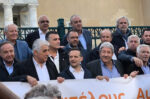 Συγκέντρωση διαμαρτυρίας από δημάρχους στη Βουλή ενάντια την υποβάθμιση της Τοπικής Αυτοδιοίκησης