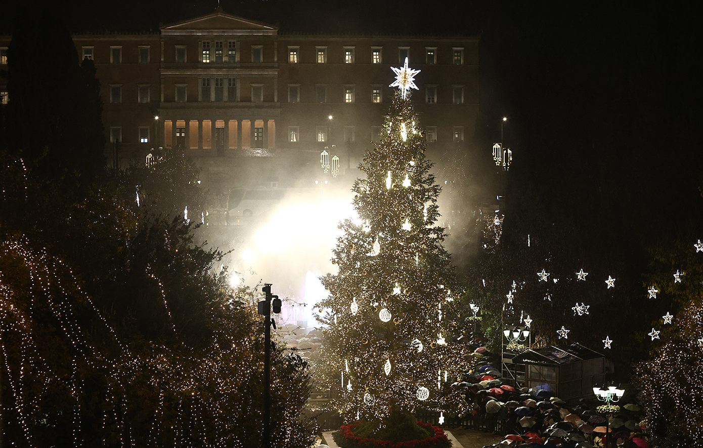 «Καταιγισμός» διαδοχικών βαρομετρικών χαμηλών από αύριο – Τι προβλέπουν οι μετεωρολόγοι για τον καιρό τα Χριστούγεννα και την Πρωτοχρονιά