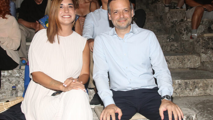 «Τις νύχτες δεν ήμουν ποτέ μόνη» – Η γυναίκα του Χάρη Δούκα νοσηλεύτηκε για 12 ημέρες