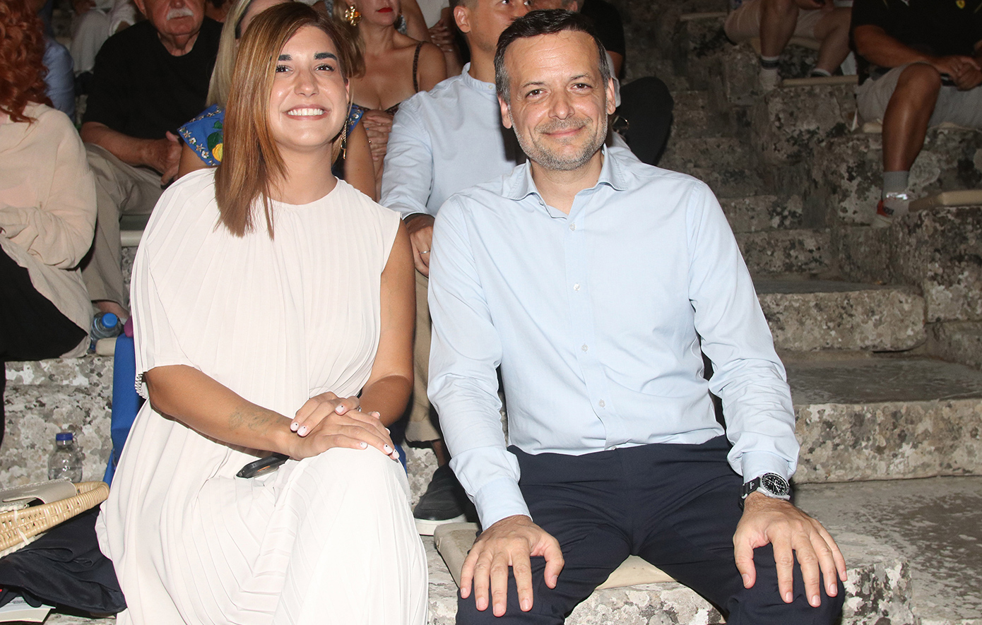 «Τις νύχτες δεν ήμουν ποτέ μόνη» – Η γυναίκα του Χάρη Δούκα νοσηλεύτηκε για 12 ημέρες