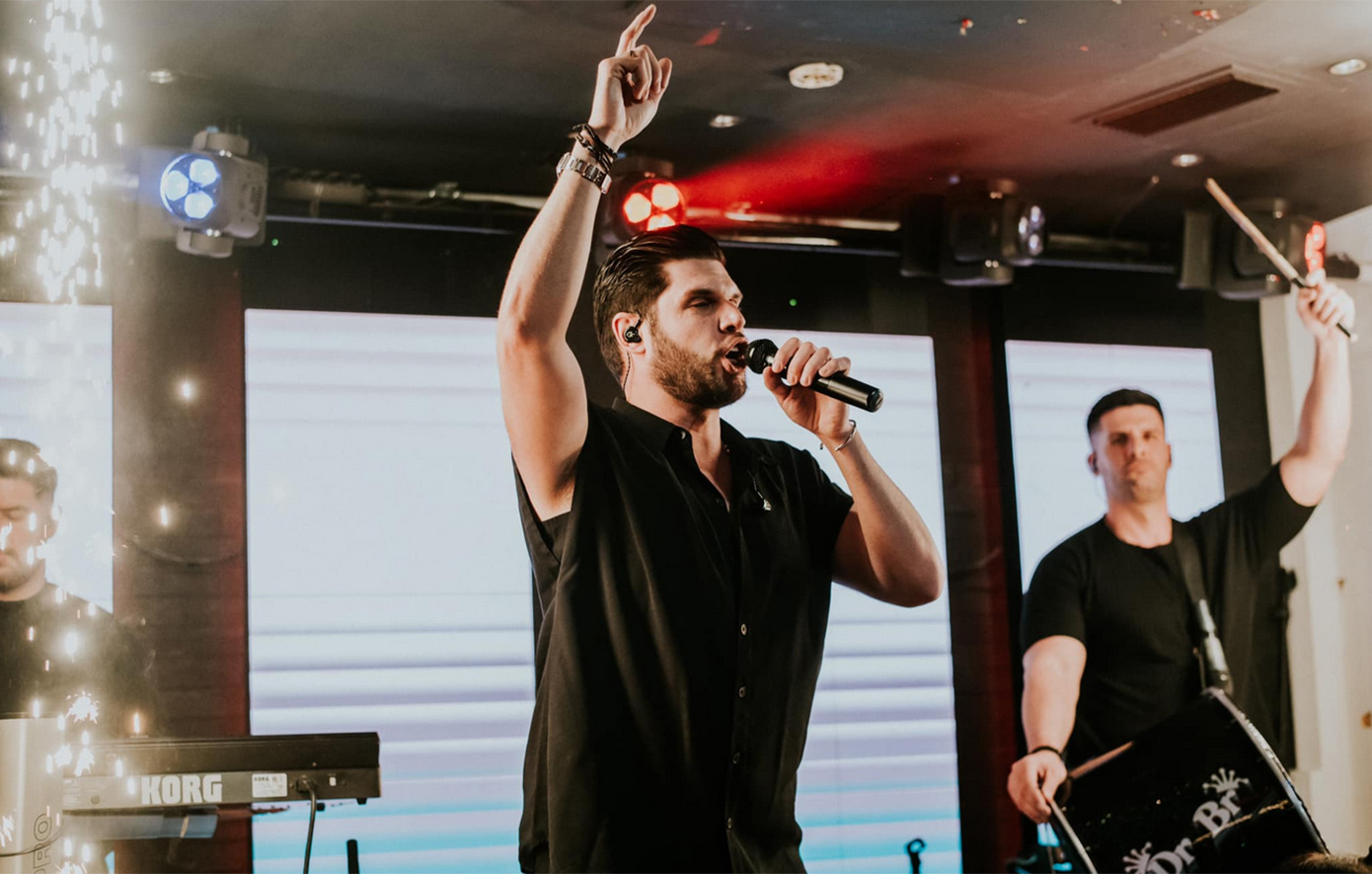 Ο Δήμος Αγίου Δημητρίου ακύρωσε συναυλία των Droulias Brothers – Είχαν αφιερώσει μαντινάδα στον Ηλία Κασιδιάρη