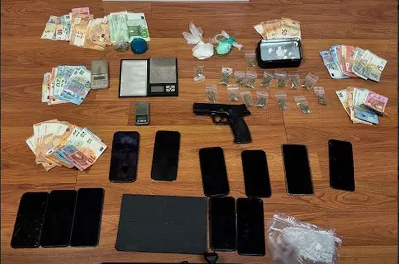 “Εμπόριο κοκαΐνης στα σχολεία: Ο Φρατέλο, ο κοντός, ο Πίπης, ο Νίτσε και οι βίαιες τιμωρίες με ξυλοδαρμούς και βασανιστήρια”