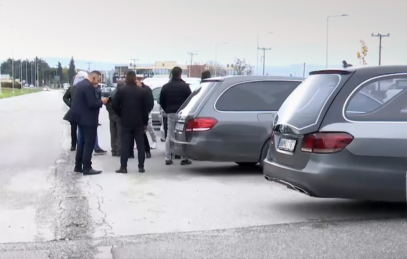 Στο πλευρό των αγροτών και το σωματείο γραφείων τελετών – Κατευθύνονται προς Μάλγαρα με νεκροφόρες