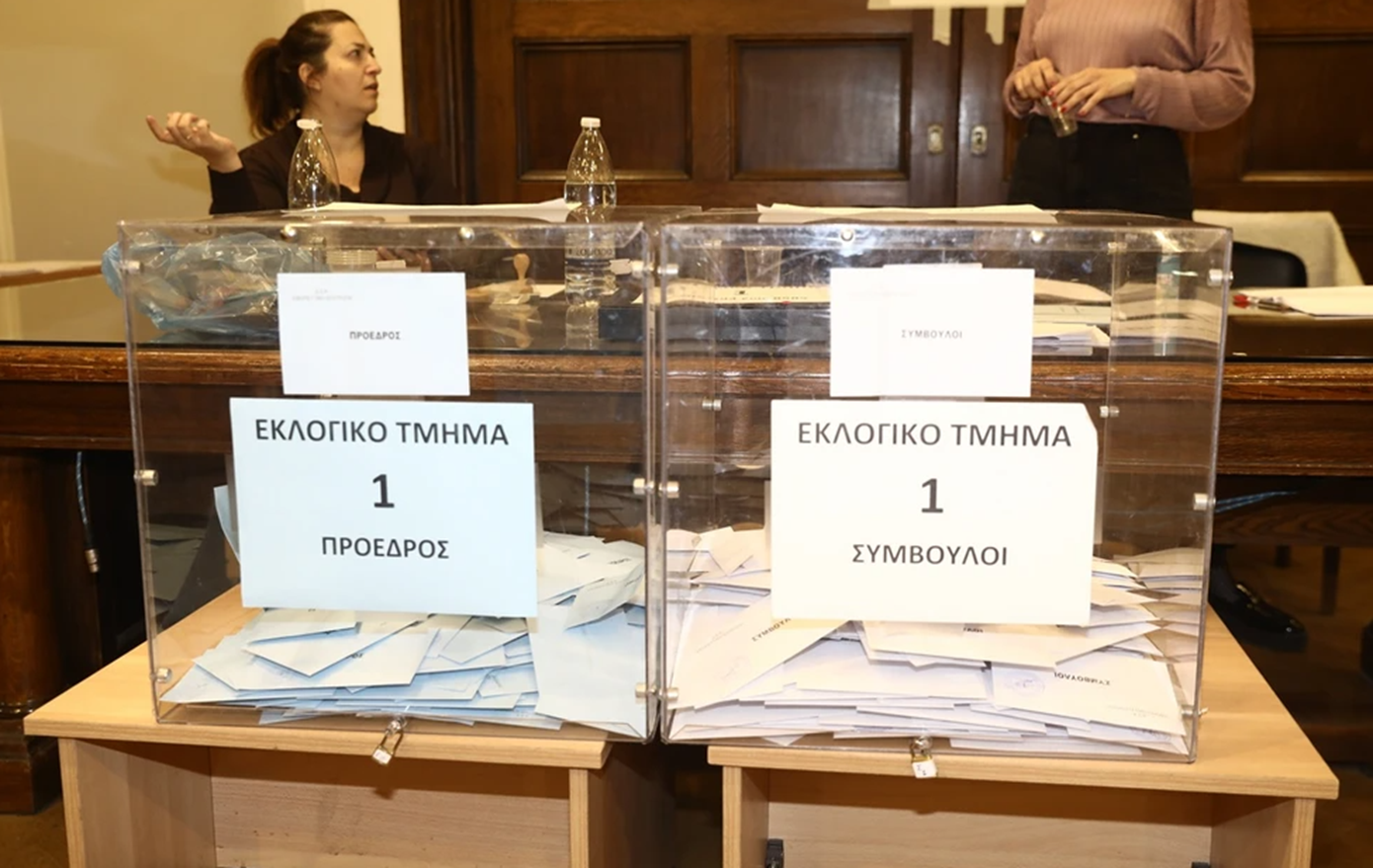 Αποκαλύψεις και αμφιβολίες για τον Κουτσόλαμπρο λίγο πριν ανοίξουν οι κάλπες