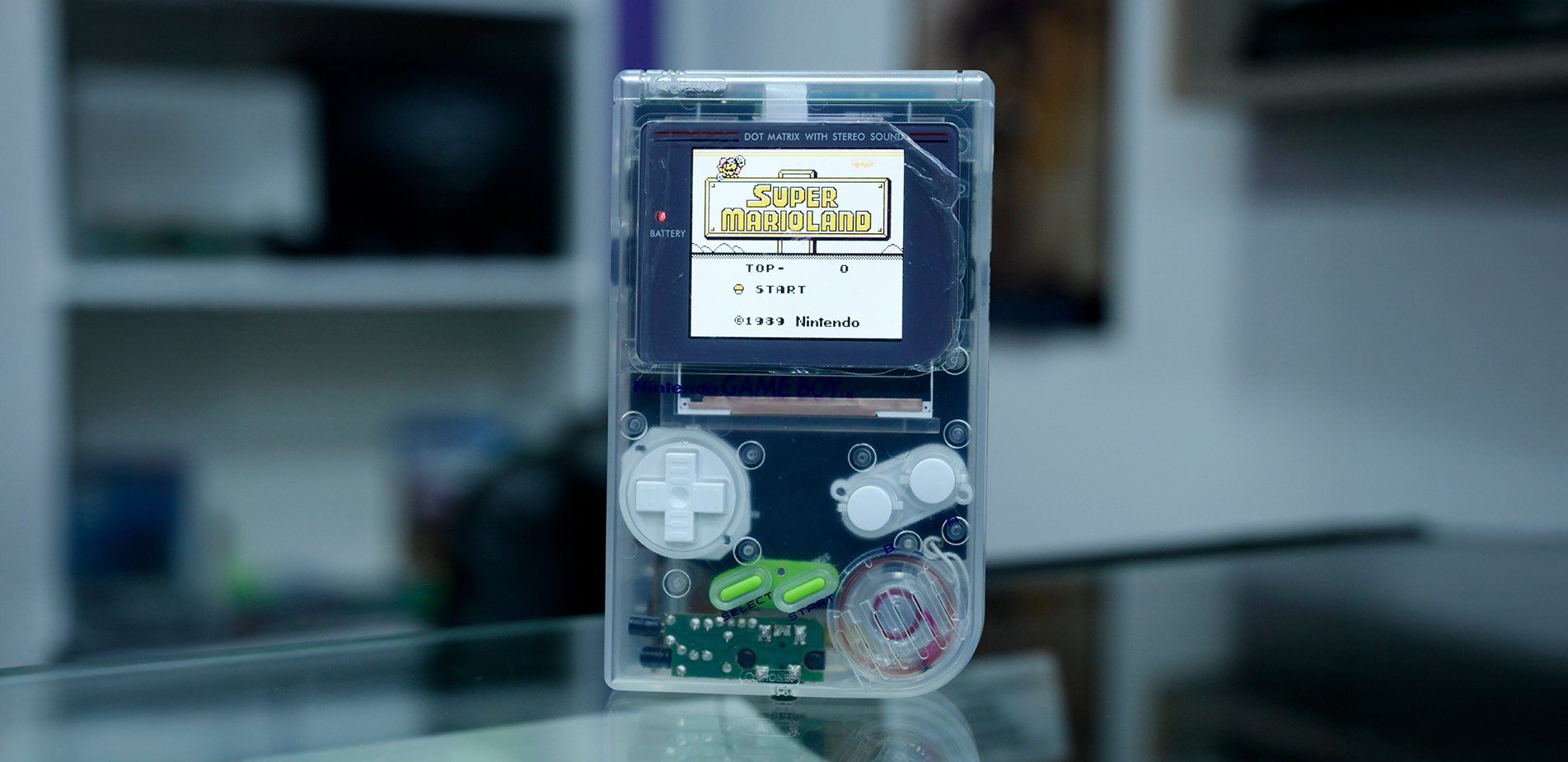 Ο λάτρης των ρετρό παιχνιδιών που αναβιώνει τα παλιά και ξεχασμένα Game Boy