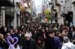 Ξεκινά ξανά το εορταστικό ωράριο – Ανοιχτά αύριο, Κυριακή, τα καταστήματα και τα σούπερ μάρκετ