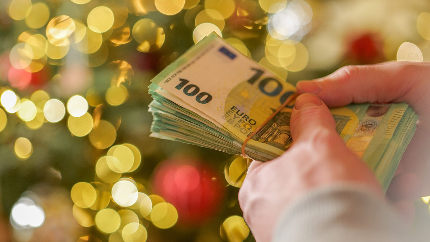 Συντάξεις, επιδόματα και δώρο Χριστουγέννων: Όλες οι πληρωμές τον Δεκέμβριο