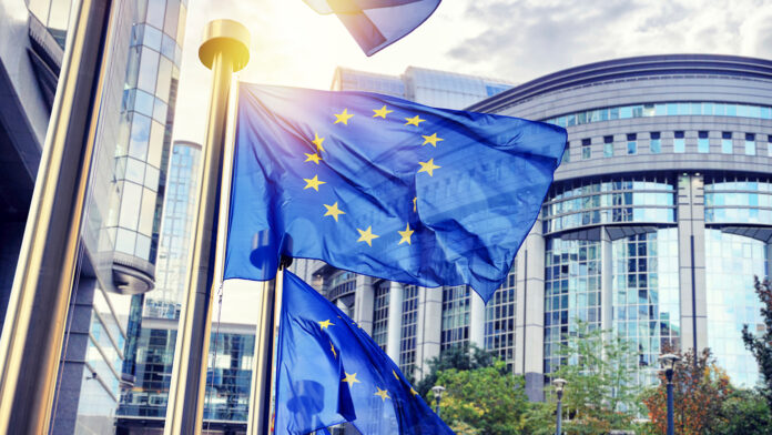 Όγδοη αναπροσαρμογή μισθών για τους εργαζόμενους της ΕΕ σε τρία χρόνια, αναφέρει η Bild