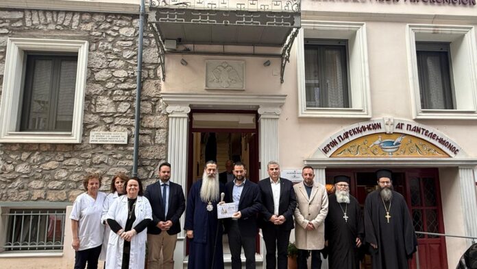 Ο Περιφερειάρχης Φάνης Σπανός δίπλα στους ωφελούμενους κοινωνικών δομών