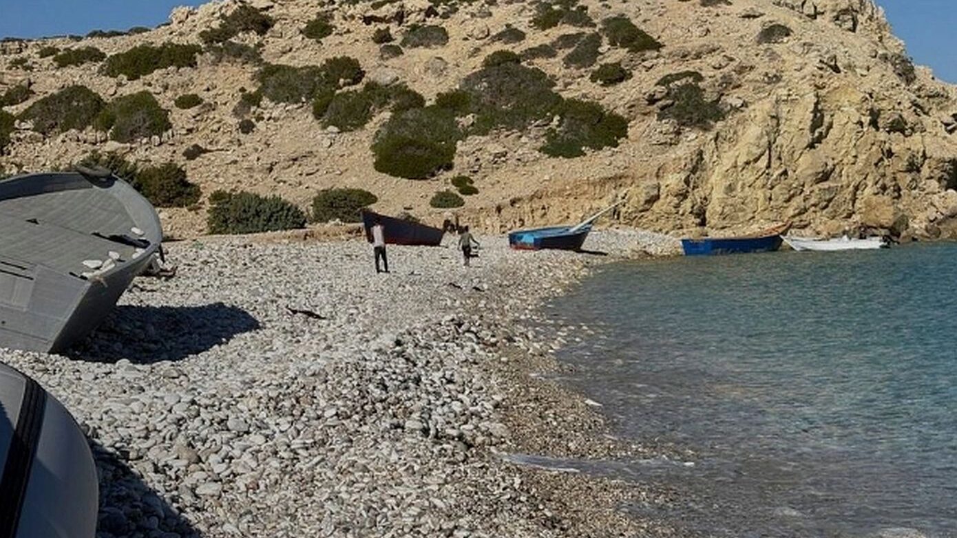 Ασταμάτητες οι αφίξεις μεταναστών στην Κρήτη – Επιχείρηση διάσωσης 142 ατόμων στη Γαύδο