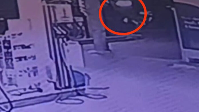 Βίντεο από το δυστύχημα στη Νέα Φιλαδέλφεια – Η στιγμή που ο 27χρονος μοτοσικλετιστής συγκρούεται με το τρόλεϊ και χάνει τη ζωή του