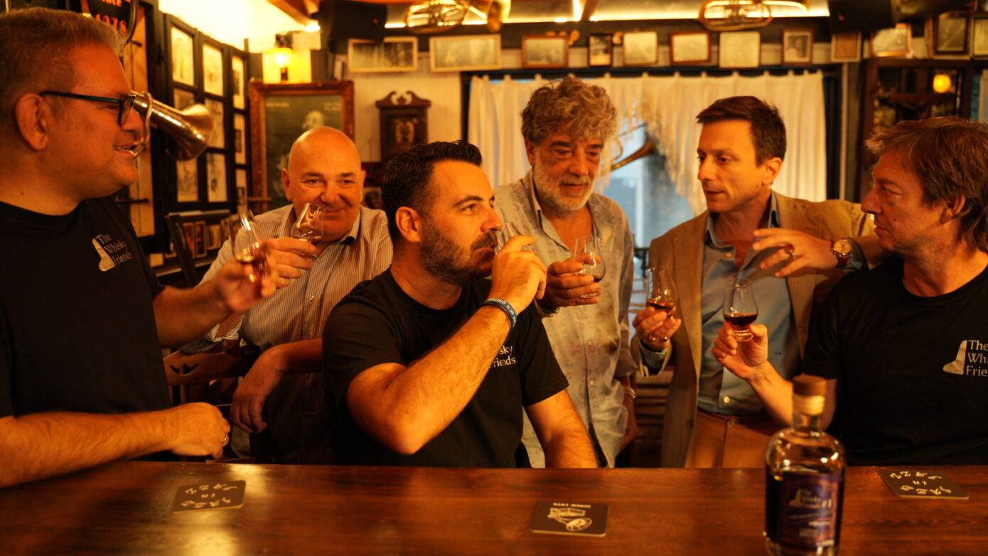 The Whisky Friends: Το ταξίδι πίσω από το πρώτο ελληνικό malt ουίσκι – Το όραμα, οι προκλήσεις και οι καρποί της δουλειάς