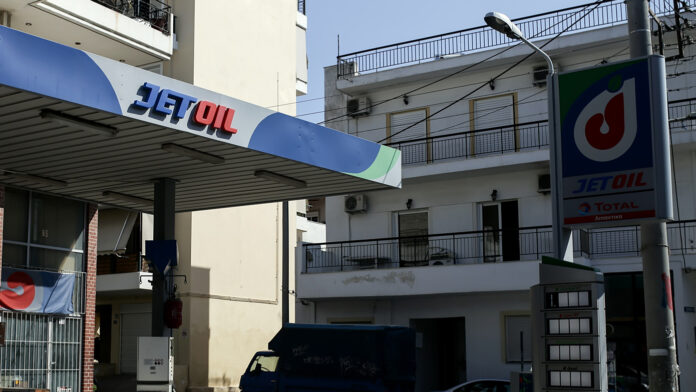 Πώς η αναστολή της Jetoil επηρεάζει την αγορά – Γιατί προκύπτει ζήτημα στην προμήθεια καυσίμων