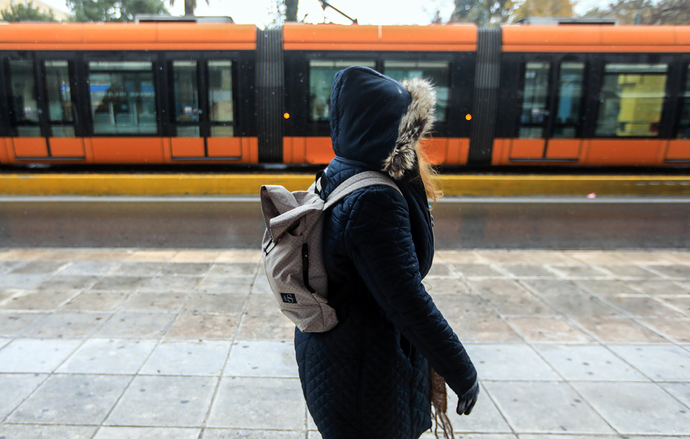 Καιρός: Χειμωνιάτικο τοπίο με σποραδικές βροχές και μείωση θερμοκρασίας – Η πρόβλεψη για την παραμονή Πρωτοχρονιάς