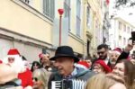 Οι Έλληνες της Πόλης ξεχύθηκαν στους δρόμους για τα χριστουγεννιάτικα κάλαντα