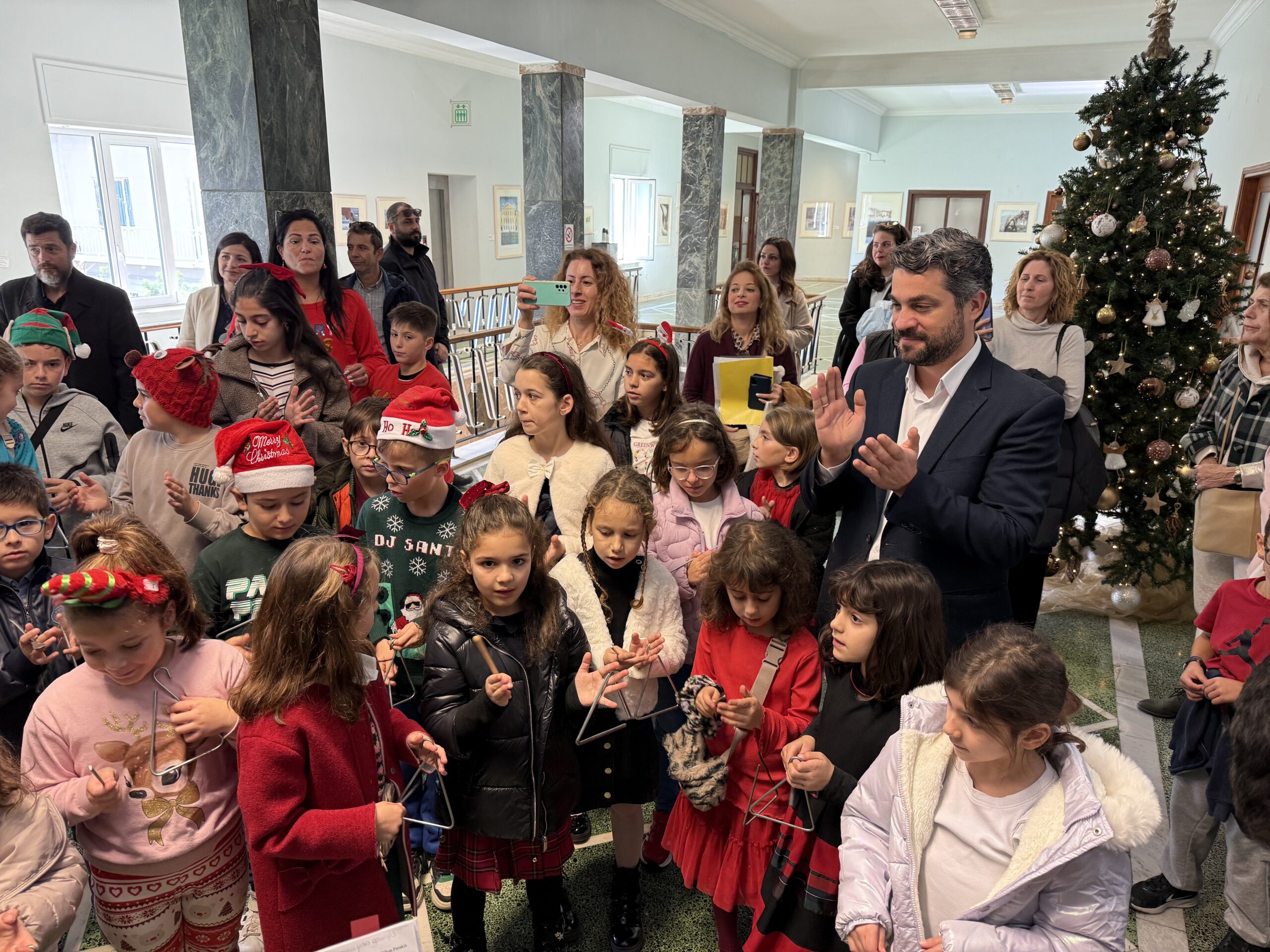 Κάλαντα και γιορτινές μελωδίες στο Δημαρχείο Χανίων