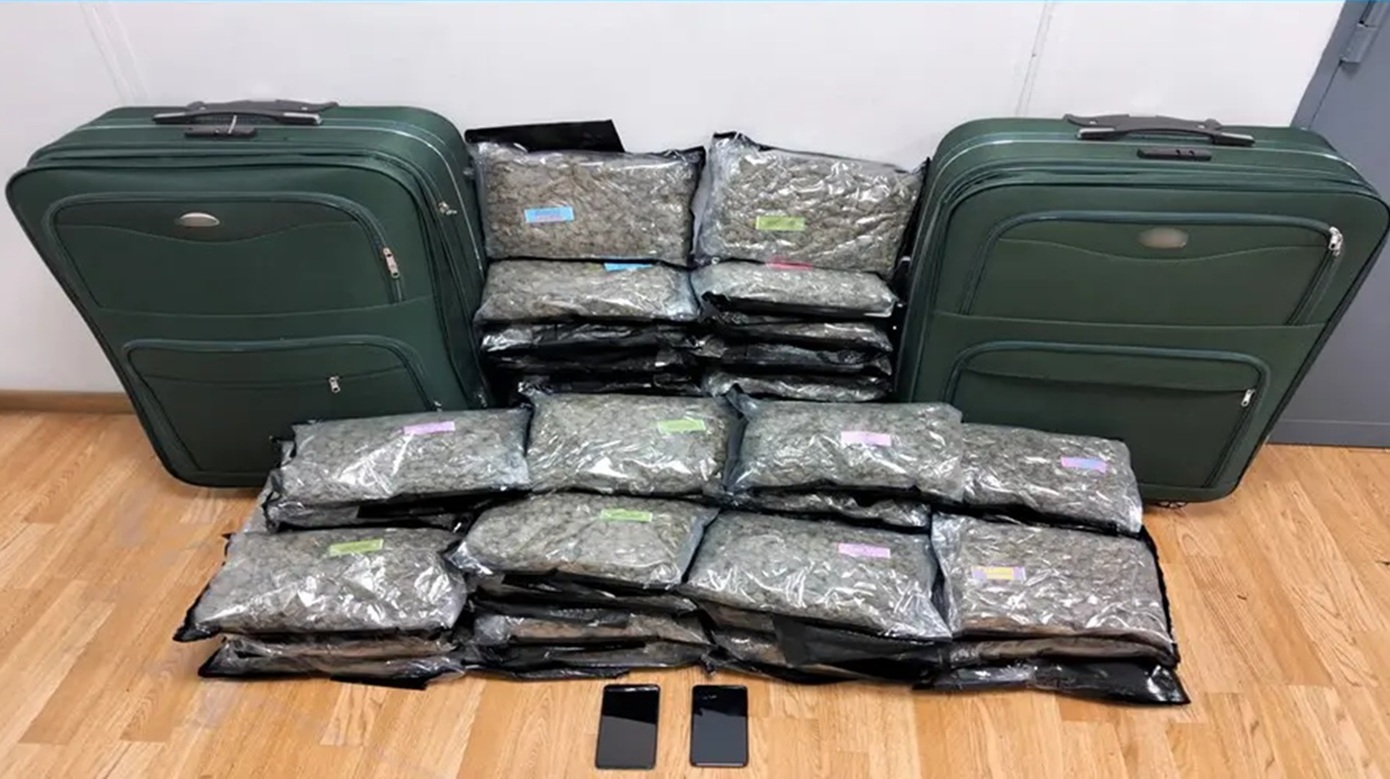 «Ελ. Βενιζέλος»: 29χρονη συνελήφθη με 24,5 κιλά ακατέργαστης κάνναβης στις βαλίτσες της – Πως αποκαλύφθηκε