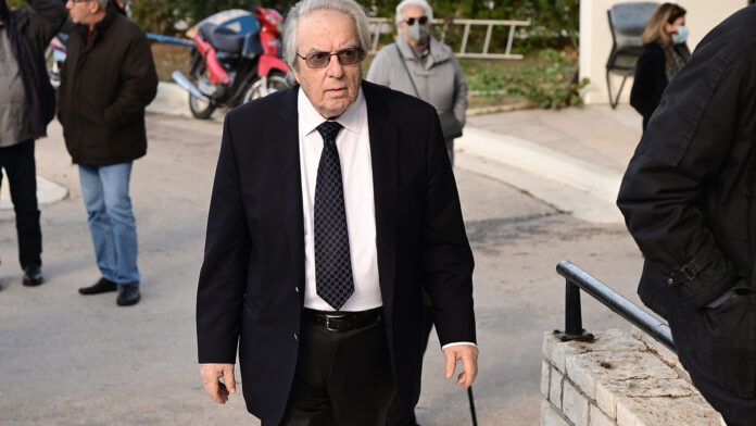 «Μπορούμε να διακρίνουμε μέσα από τις λέξεις;» – Η απάντηση του Γιώργου Μπαμπινιώτη