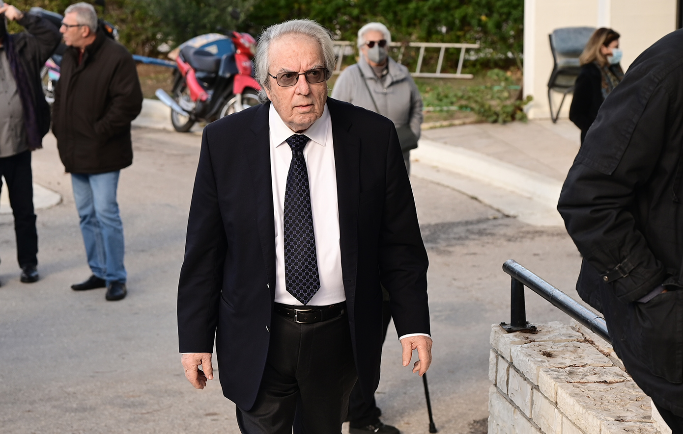 «Μπορούμε να διακρίνουμε μέσα από τις λέξεις;» – Η απάντηση του Γιώργου Μπαμπινιώτη