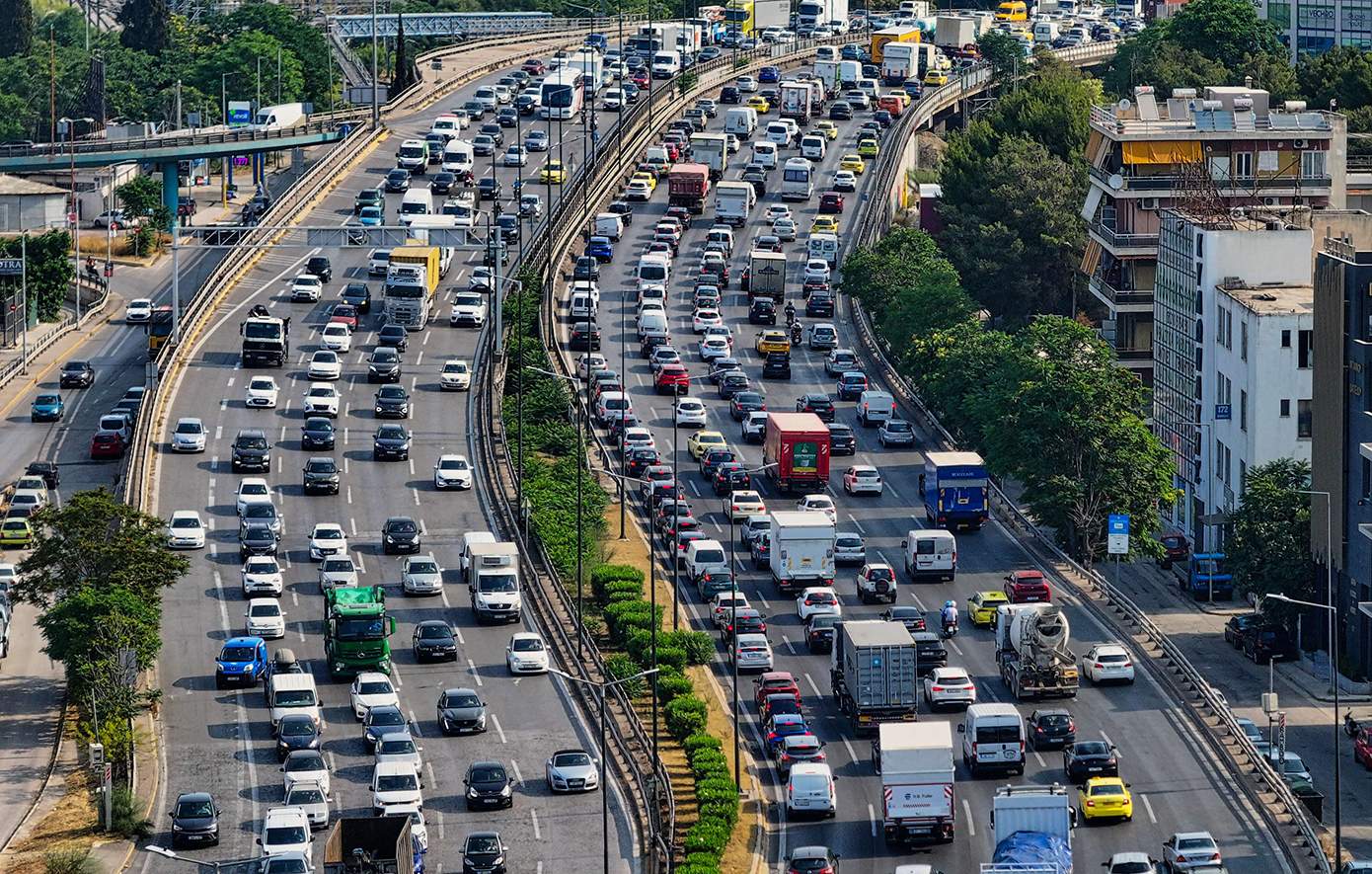 Το υπουργείο Μεταφορών εξετάζει απαγόρευση φορτηγών στον Κηφισό από 07:00 έως 10:00