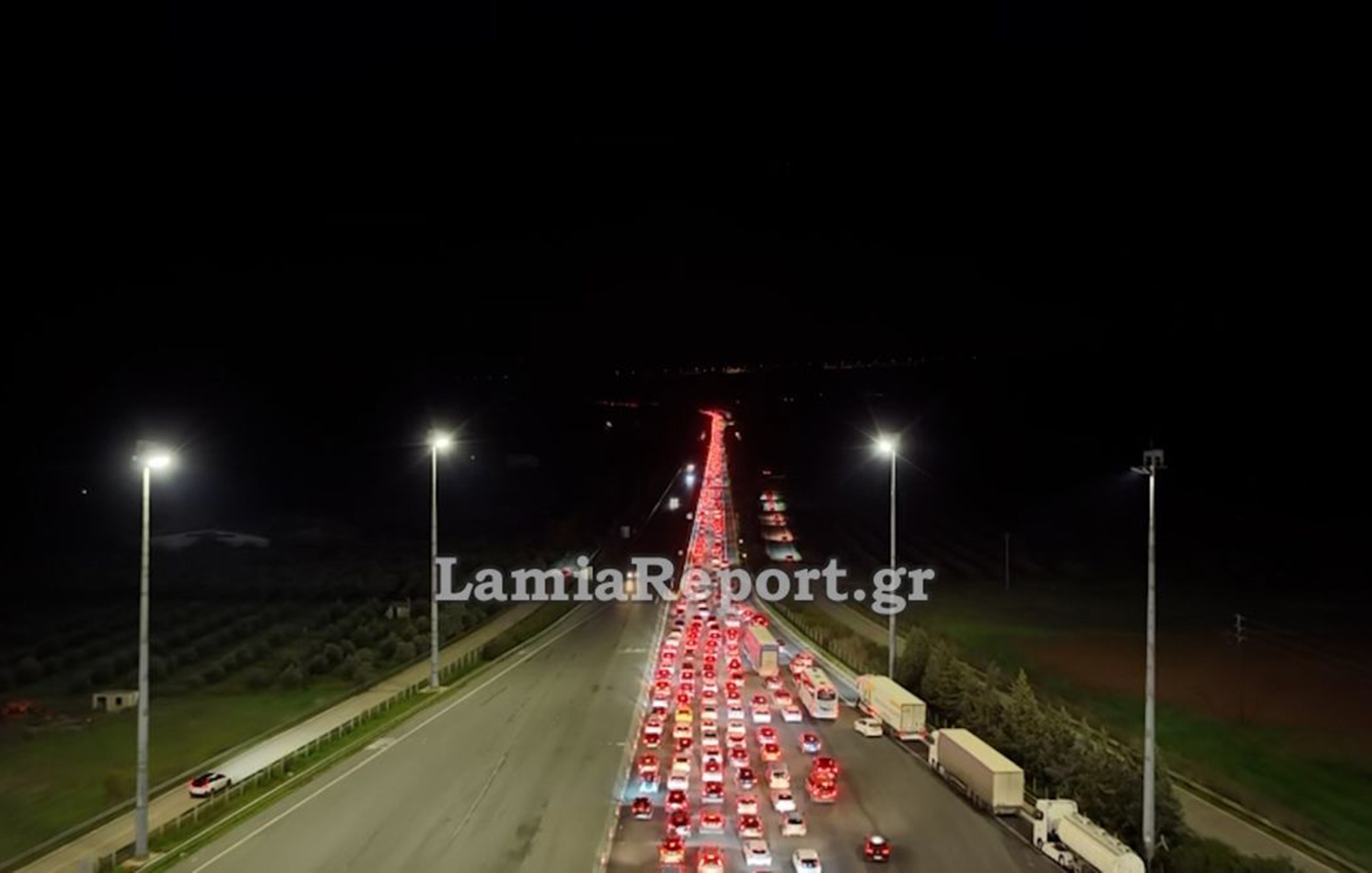 Απίστευτη η χθεσινή ταλαιπωρία για τους ταξιδιώτες στην Εθνική Οδό: Ουρά 10 χιλιομέτρων στη Λαμία – «Καθίσαμε σε ΛΕΑ για να ταΐσουμε την 5μηνη κόρη μας»