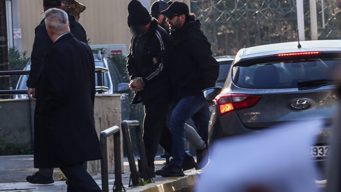“Τα δεδομένα που αποκάλυψαν το μυστήριο της δολοφονίας της Ελένης Παπαδοπούλου – Οι αντιφάσεις του 60χρονου γιου, οι καταθέσεις και η προφυλάκιση”