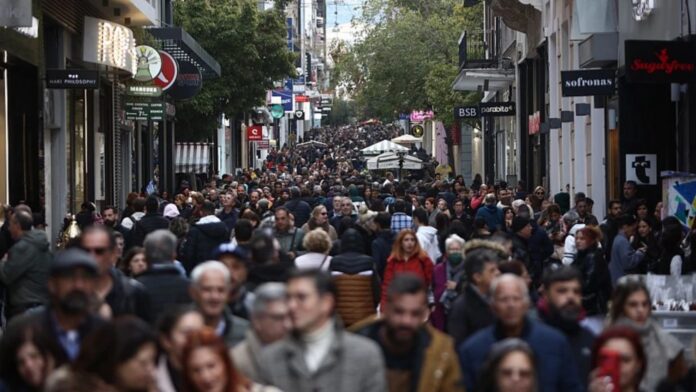 Ο μόνιμος πληθυσμός στην Ελλάδα το 2024 μειώθηκε κατά 0,03%