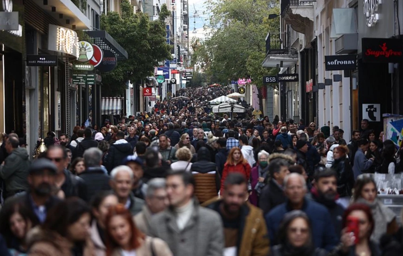 Ο μόνιμος πληθυσμός στην Ελλάδα το 2024 μειώθηκε κατά 0,03%