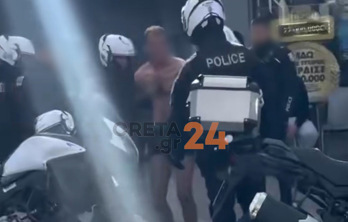 Ημίγυμνος άνδρας σπέρνει πανικό στο Ηράκλειο – «Άρπαξε μαχαίρι και κυνήγησε πελάτη» αναφέρουν μάρτυρες
