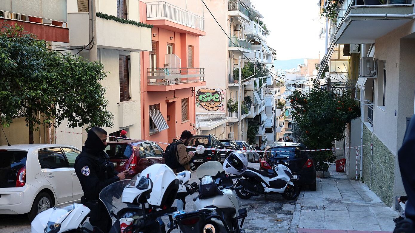 Οικογενειακή τραγωδία στην Κυψέλη: Τα σοβαρά προβλήματα υγείας της 67χρονης – Συχνοί καβγάδες με τον αυτόχειρα άντρα της