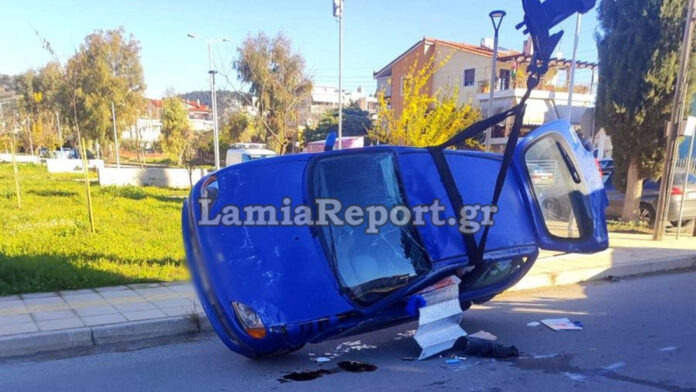 Σοβαρό ατύχημα στη Λαμία: Οδηγός αγνόησε στοπ και συγκρούστηκε με ΙΧ που ανατράπηκε στην πόλη