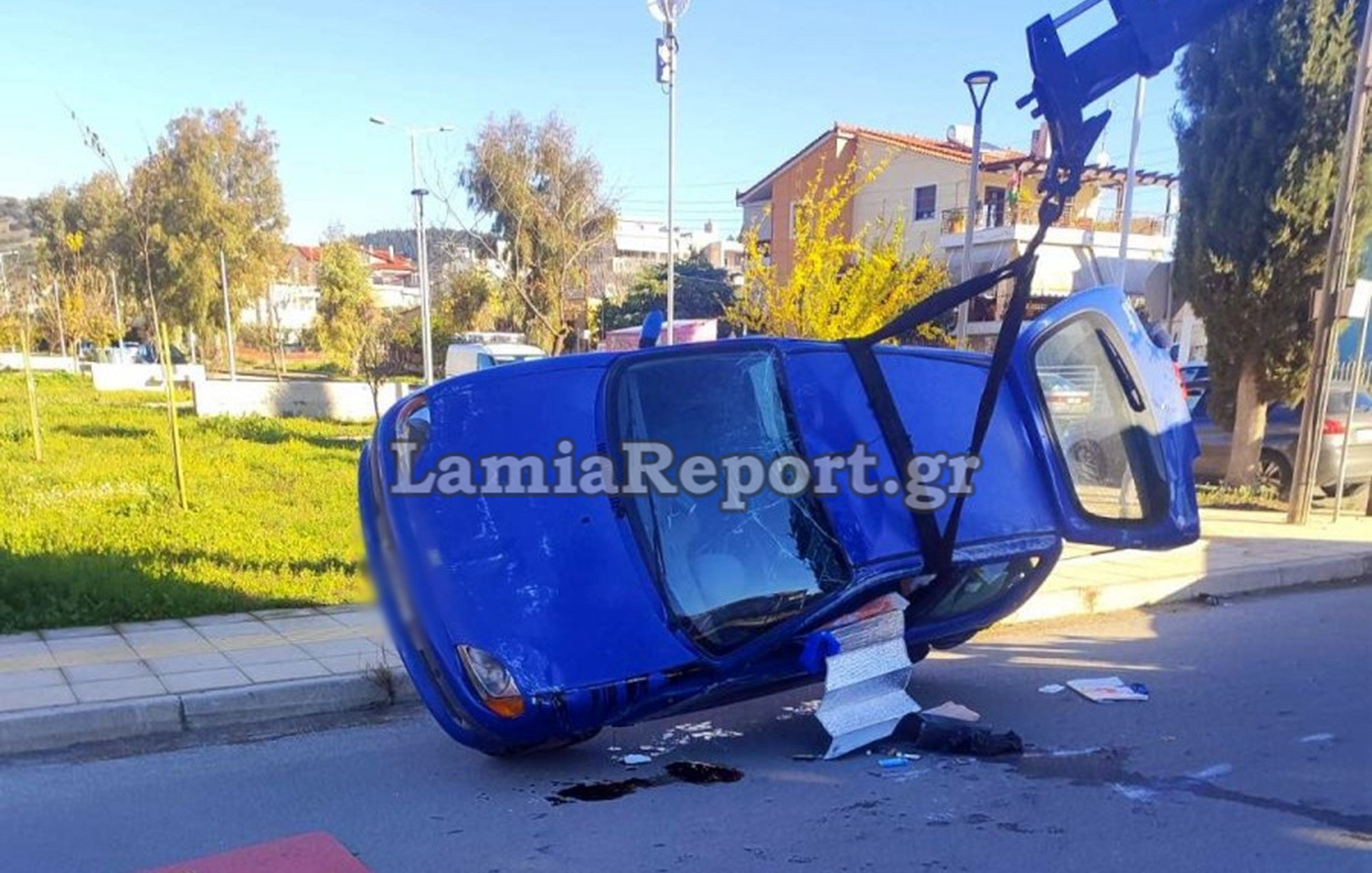 Σοβαρό ατύχημα στη Λαμία: Οδηγός αγνόησε στοπ και συγκρούστηκε με ΙΧ που ανατράπηκε στην πόλη
