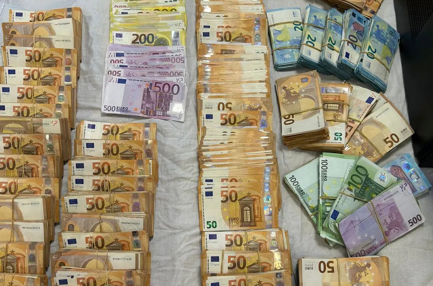 Καταχράστηκε πάνω από 440.000 – 47χρονος παρίστανε στέλεχος της Interpol, διαπράττοντας 27 απάτες πανελλαδικά