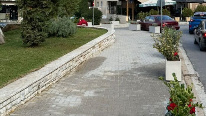 Ολοκληρώθηκαν οι εργασίες στην κεντρική πλατεία Λυκόβρυσης
