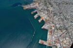 Σκουριασμένη οβίδα από τον Β’ Παγκόσμιο Πόλεμο βρέθηκε στο λιμάνι της Θεσσαλονίκης