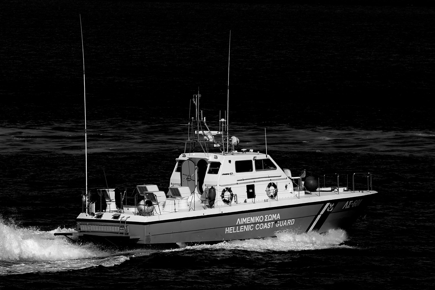 Εντυπωσιακή επιχείρηση του Λιμενικού στη Γαύδο – Σώθηκαν 545 μετανάστες από υπερφορτωμένο πλοιάριο