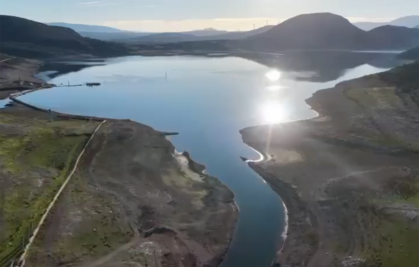 Μόρνος και Υλίκη σε κρίση παρά τις βροχές – Αποκαλυπτικά πλάνα από drones