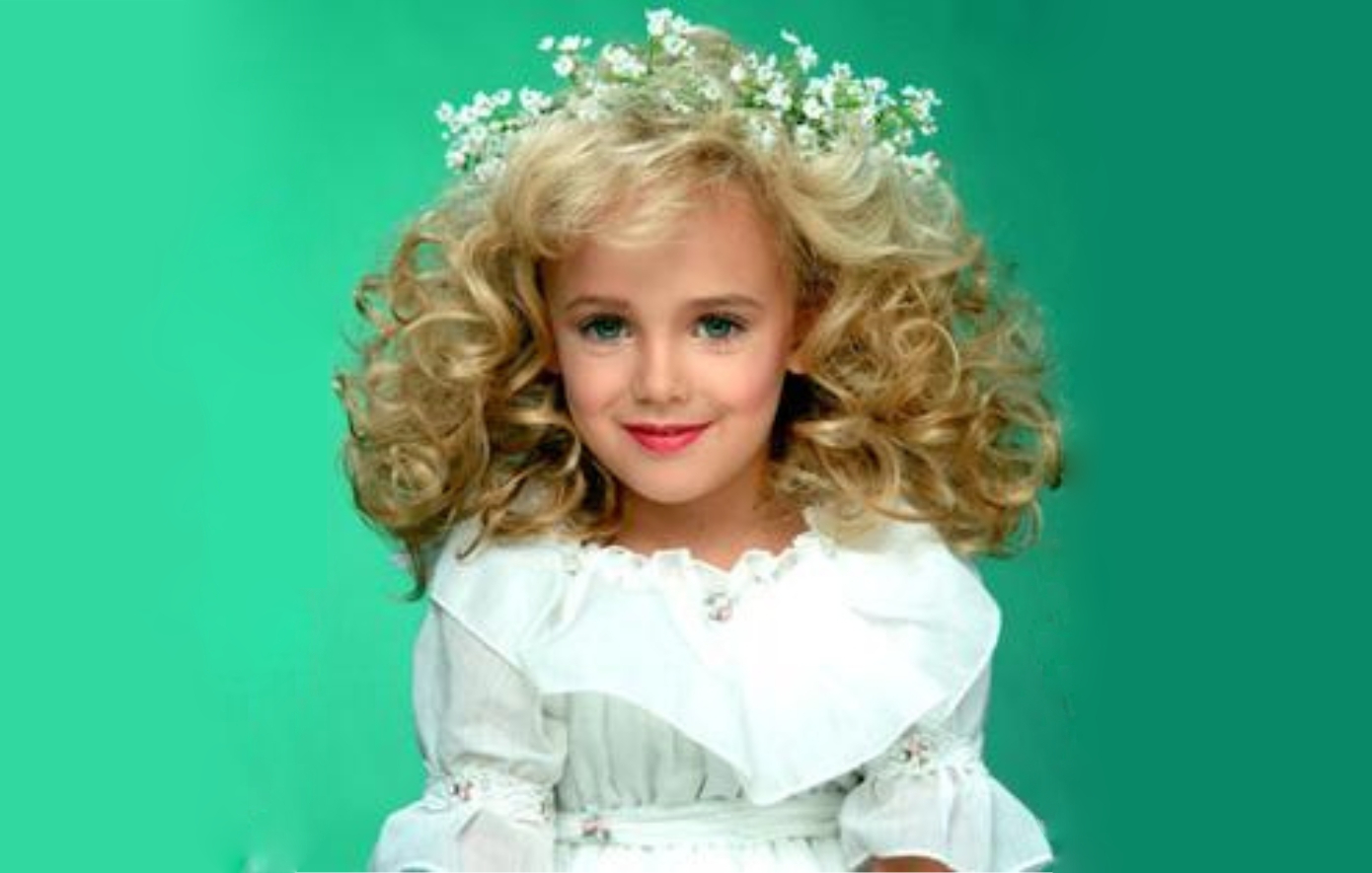 Σαν σήμερα 26 Δεκεμβρίου: Η ανεξιχνίαστη δολοφονία της 6χρονης «βασίλισσας της ομορφιάς»