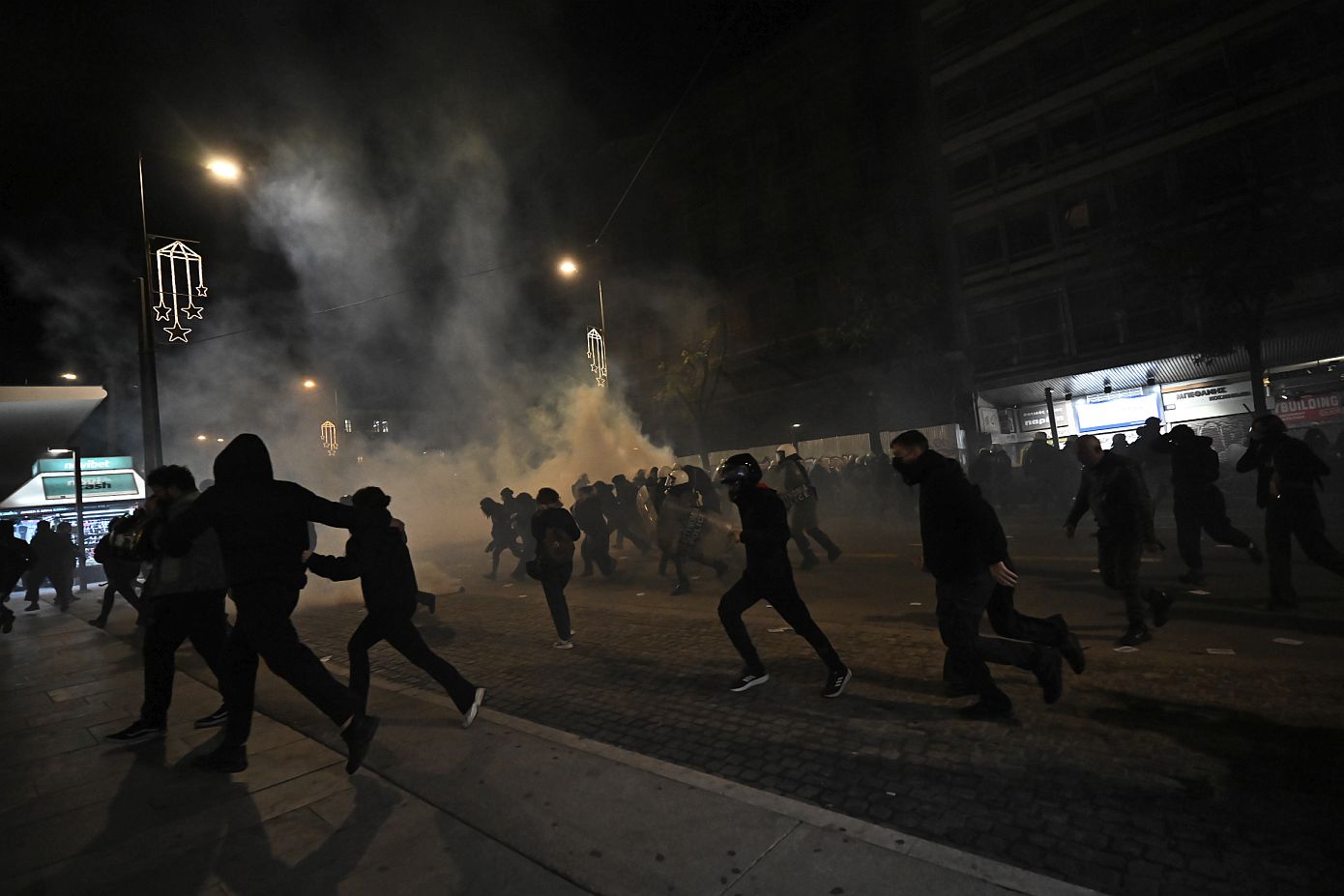 Στο αυτόφωρο 15 άτομα που ενεπλάκησαν στα επεισόδια στην πορεία για τη μνήμη του Αλέξανδρου Γρηγορόπουλου