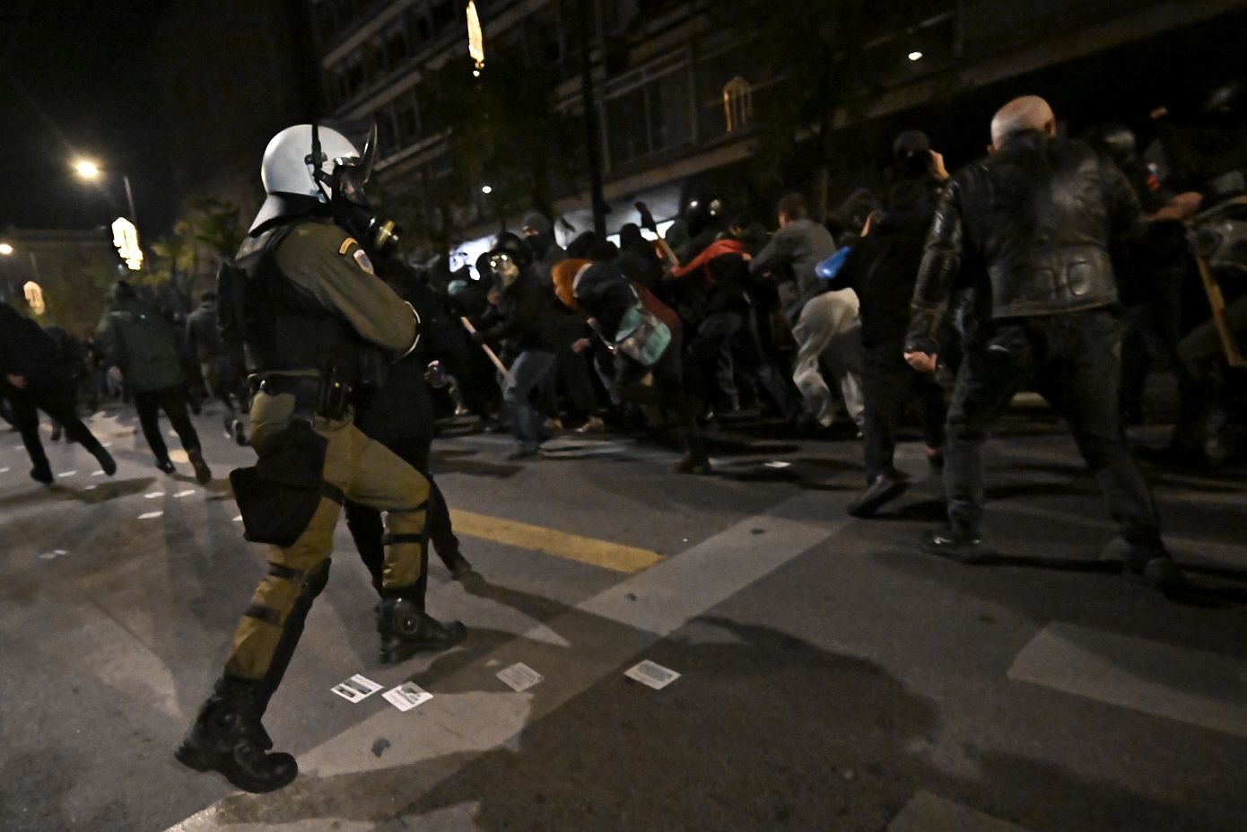 Η ενημέρωση της ΕΛΑΣ για τα επεισόδια στο κέντρο της Αθήνας κατά την πορεία μνήμης του Αλέξανδρου Γρηγορόπουλου