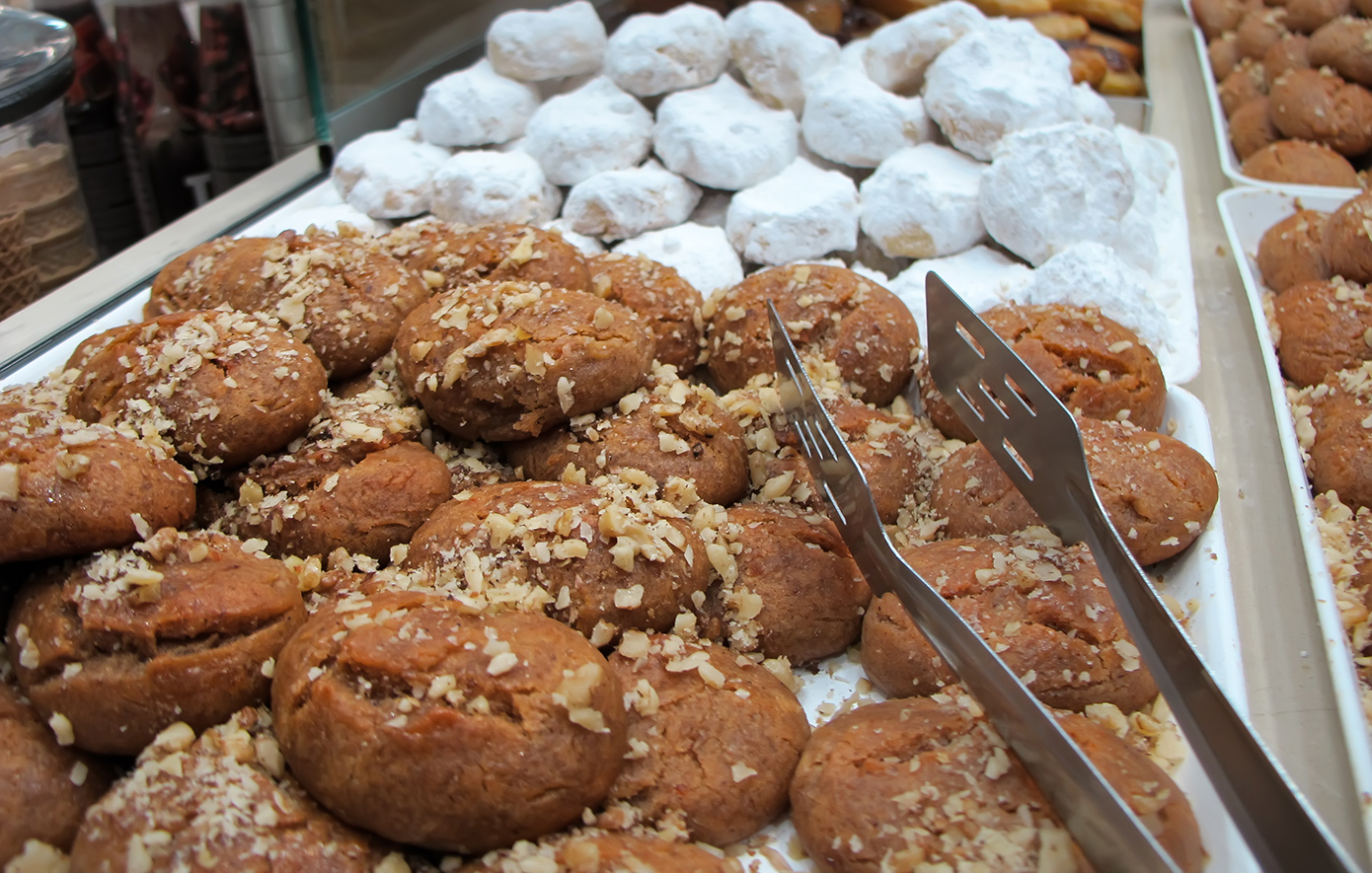 Μελομακάρονα και κουραμπιέδες πολυτελείας – Πόσο θα κοστίσουν φέτος τα Χριστούγεννα