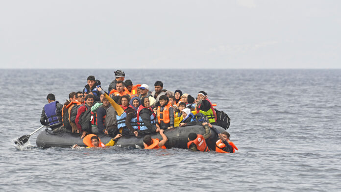 Κρήτη: 72 μετανάστες από Λιβύη εντοπίστηκαν σε Γαύδο και Καλούς Λιμένες – Συνελήφθη διακινητής