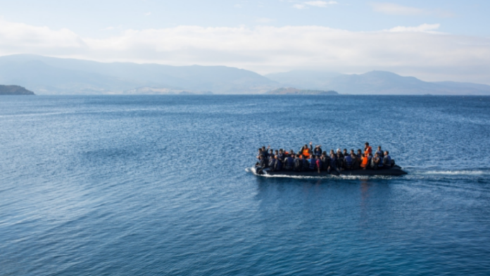 Πάνω από 360 μετανάστες σε ψαράδικο στη Γαύδο – Επιχείρηση λιμενικού, αεροσκάφους Frontex και φορτηγού πλοίου