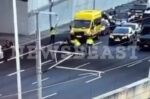 Βίντεο καταγράφει τη στιγμή που μοτοσικλετιστής συγκρούεται με τροχονόμο στην Αττική Οδό