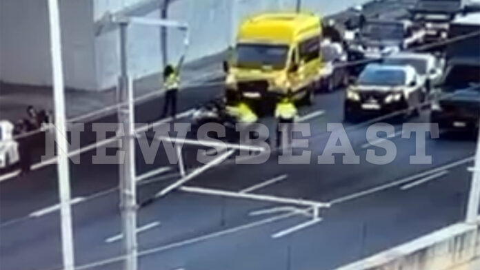 Βίντεο καταγράφει τη στιγμή που μοτοσικλετιστής συγκρούεται με τροχονόμο στην Αττική Οδό
