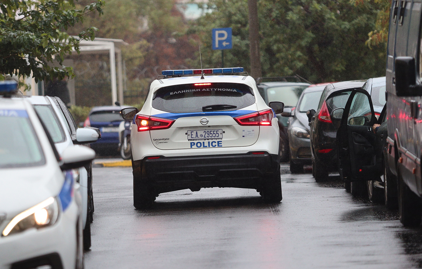 Σύλληψη 44χρονου στα Πετράλωνα με οπλισμό και πλαστή αστυνομική ταυτότητα